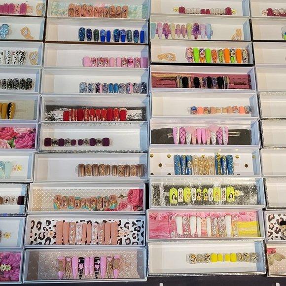Handmade Wholesale Press On Nails - Picture 2 of 3